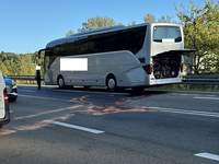 Ein plötzlich rauchender Reisebus auf der B 10 bei Annweiler sorgte am gestrigen Sonntagabend für kilometerlange Staus. 