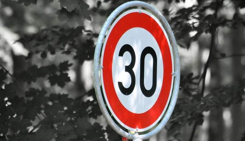 Tempo-Kontrolle in Birkweiler. 14 von 35 gemessenen Autofahrern waren in der 30er-Zone zu schnell unterwegs. 