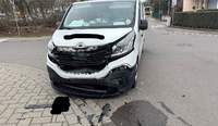 Der Fahrerin dieses Transporters wurde am gestrigen Mittwochnachmittag an der Kreuzung Friedrich-Ebert-/Pestalozzi-Straße die Vorfahrt genommen. Sie wurde leicht verletzt.