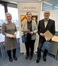 In den Ruhestand bei der KV SWP verabschiedet wurden Bianca Bock-Mänges und Johannes Scheib. SWP-Landrätin Susanne Ganster (li.) wünschte beiden alles Gute. Foto. KV. SWP. Frei.