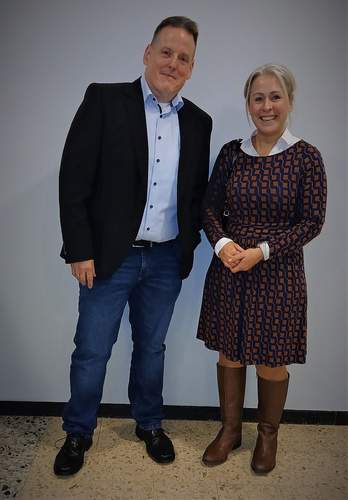 Den Gemeinden muss Geld für ihre freiwilligen Aufgaben verbleiben, sind sich Landrätin Dr. Susanne Ganster und Hinterweidenthals Ortsbürgermeister Georg Eitel einig. | Foto. W. G. Stähle.