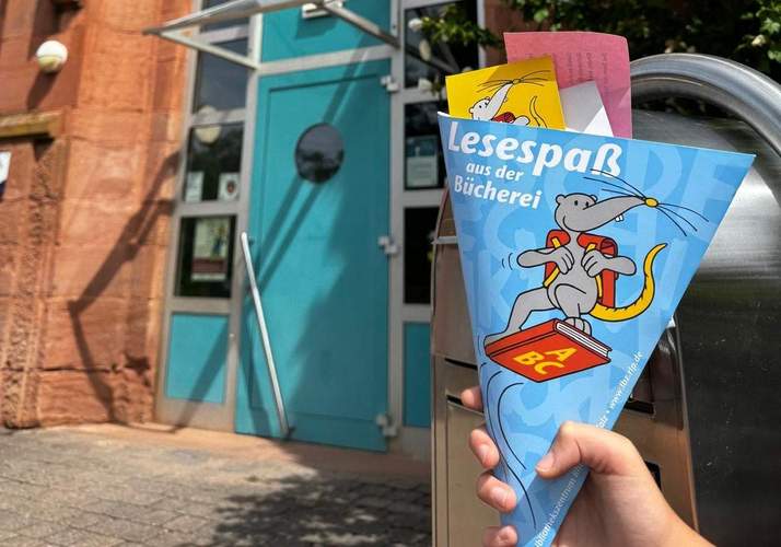Die Stadtbücherei Annweiler hat unter den Schulanfängern Schultüten mit Büchern verteilt, um die Lust am Lesen zu forcieren. 