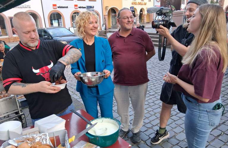 Stadtbürgermeisterin Carmen Winter im Interview mit dem SWR. Foto. Hi.