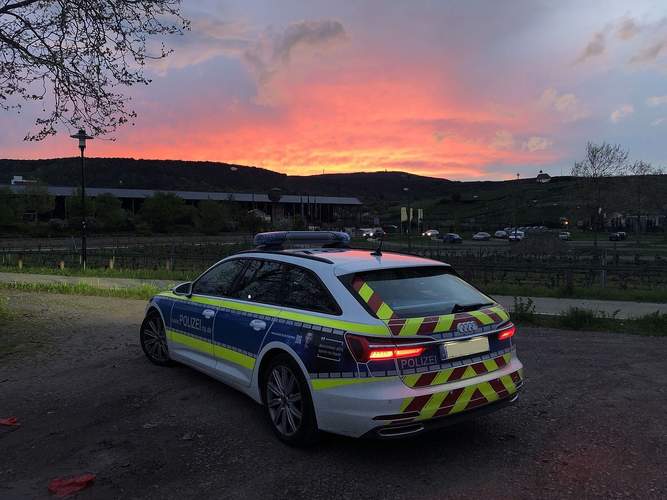In Lachen-Speyerdorf wurden Teile von einem Transporter abmontiert und gestohlen.