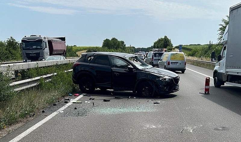 Beim Einscheren auf der A 65 an der Baustelle bei LD einen nebenanfahrenden Wagen übersehen. Überschlag.