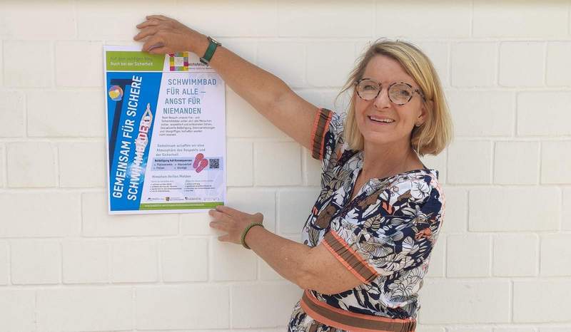 Auch im Trifelsbad Annweiler hat die SÜW-Gleichstellungsbeauftragte Isabelle Stähle Plakate zum Thema Sicherheit in Schwimmbädern angebracht. Foto. Trifelsbad Annweiler. Frei. 