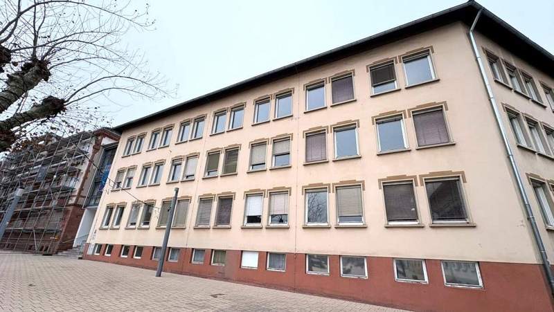 Kauft die Sparkasse Südpfalz den 50er Jahre-Bau der Kreisverwaltung auf dem Luitpoldplatz in GER?