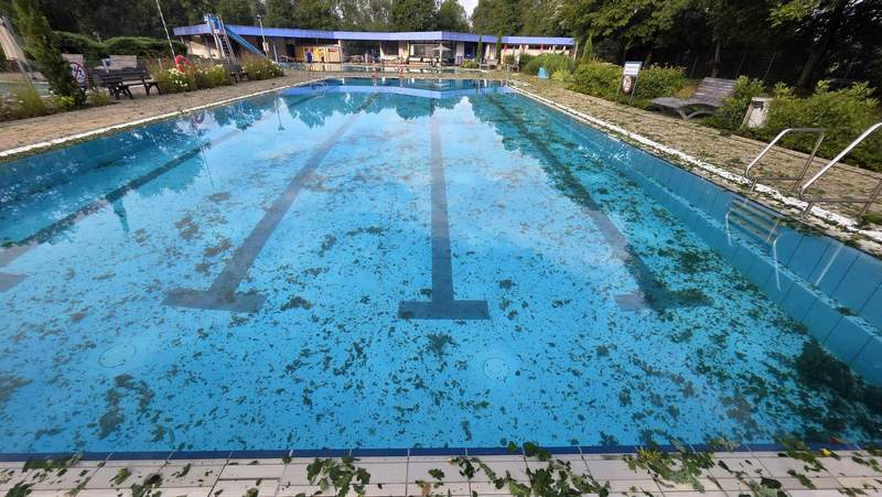 Das schwere Unwetter in der vergangenen Woche, das den Viehstrich heimsuchte richtete auch im Freibad in Steinfeld große Schäden an. Völlig verdreckte Becken ...