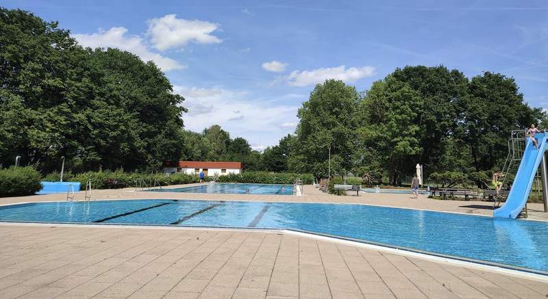 Gefahr gebannt. Das Freibad Steinfeld wird weiter betrieben. Start in die Saison ist hier am 20. Mai. Foto. sp. 