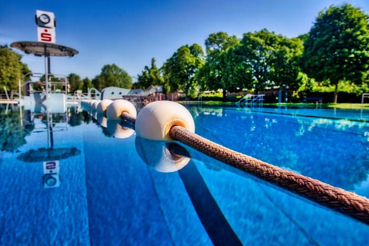 Im LDer Freibad am Prießnitzweg endet am 6. September die diesjährige Saison. Foto. Britta Hoff. Frei. 