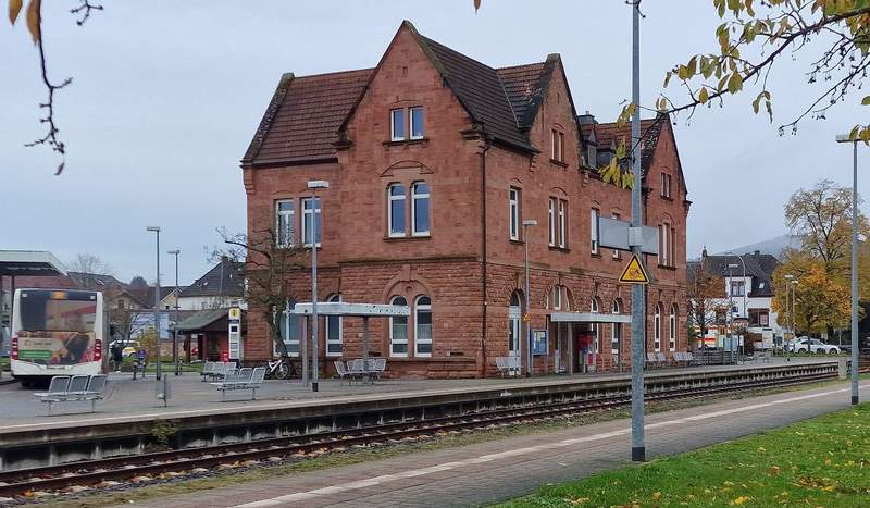 Die Gaststätten-Pächter im Bahnhofsgebäude in BZA wollen aufhören. Das posten sie seit dem heutigen Sonntagmorgen auf Facebook. Archivfoto. rw. 