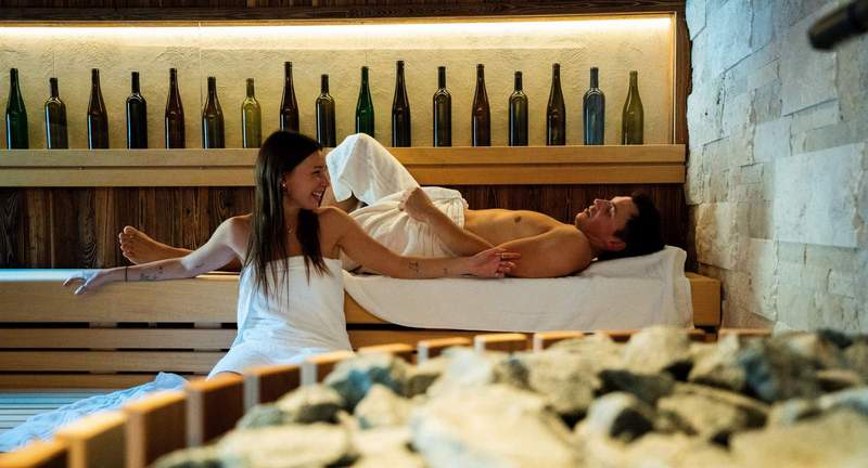 Lange Sauna-Nacht in der Südpfalz-Therme in BZA am 3. Januar. Hier Entspannung pur in der Riesling-Sauna. Foto. Therme. Pressefrei. 