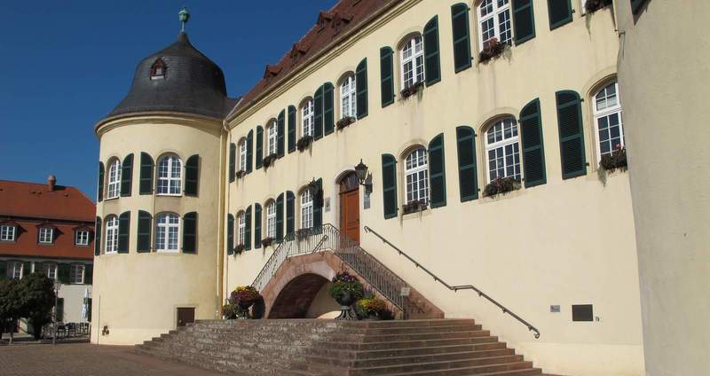 Wer Anfang Februar '27 als Erster hauptamtlicher Beigeordneter der VG BZA ins untere Turmzimmer einzieht, entscheidet sich voraussichtlich bei der VG-Ratssitzung in Dierbach am morgigen Dienstagabend.