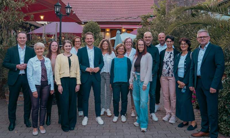 Die Mitarbeiter der VR-Bank SÜW-Wasgau, die nun ihre Jubiläen feierten. Foto. VR-Bank.