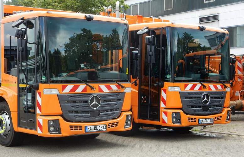 Am morgigen Dienstagmorgen nur bedingt im Einsatz. Wegen Warnstreiks der Gewerkschaft Verdi. Die Räumfahrzeuge er Stadt KA. Frei. 