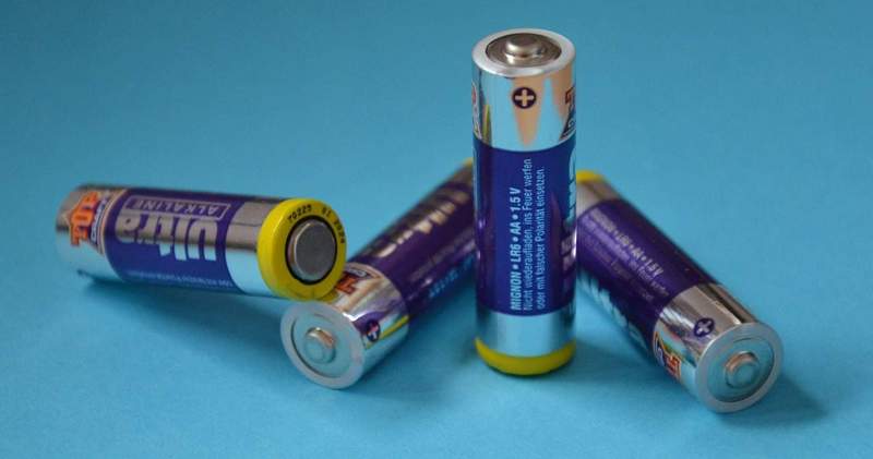 Batterien sind über die Sammelstellen im Handel zu entsorgen oder können kostenfrei auf den Wertstoffwirtschaftszentren sowie bei der Problemabfallsammlung abgegeben werden. Symbolfoto. Pixabay. Frei. 