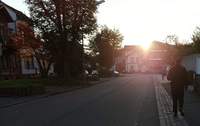 Uffbasse. Gerade dieser Tage ganz aktuell. Strahlendes Vorfrühlingswetter. Gerade morgens und abends blendet die Sonne Autofahrer, die deshalb Fußgänger und Radfahrer schlechter sehen könnten. 