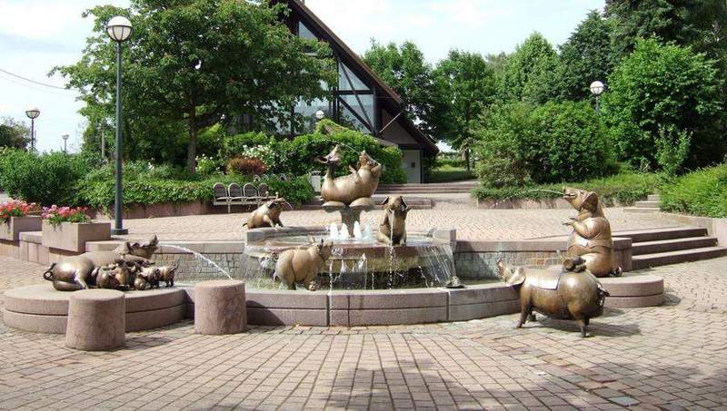 Eines der Wahrzeichen in Bornheim. Der Saubrunnen. 