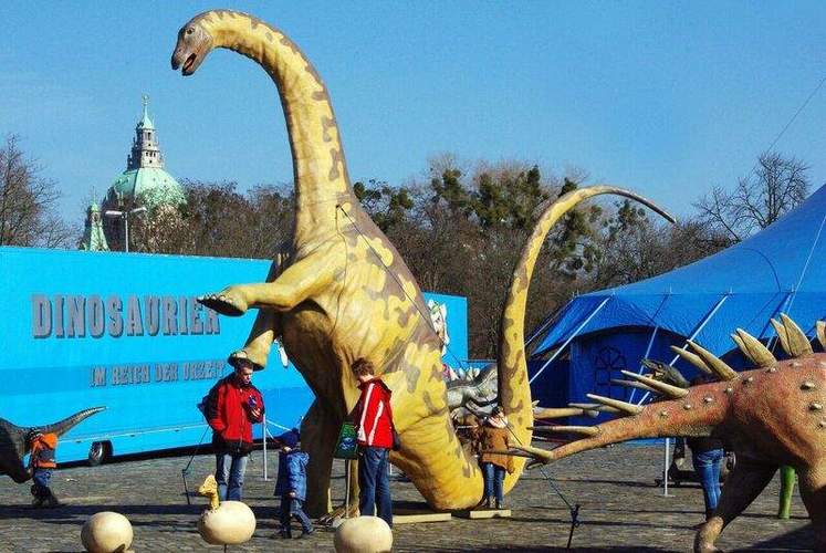 Die Dinos sind zurück. Die Show macht ...