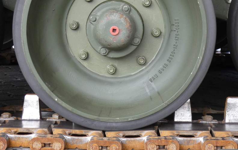 Rund 100 Soldaten mit Flugzeugen und Panzerketten-Fahrzeugen halten im Juni ein Manöver im Kreis SÜW ab. 