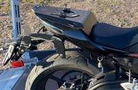 Am gestrigen Sonntagnachmittag hat eine Motorradfahrerin in Gleisweiler die Kontrolle über in Zweirad verloren und krachte in einen Sandsteinpoller am Straßenrand. 