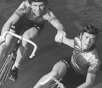 Gegangen. Olympia-Sieger und Radsport-Legende Günter Haritz. Auf dem Archiv-Foto links. Er wird gerade ins Rennen "geschickt". 