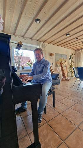 Peter Kusenbach lässt los. Musik wird weiter eine große Rolle in seinem Leben spielen. Aber jetzt hat die Familie den Vortritt. Vor allem die Enkel. Foto. rw. 