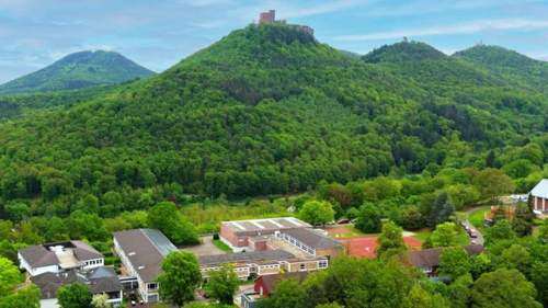 23.06.2026 - Trifels-Gymnasium. Übernahme-Gespräche starten.