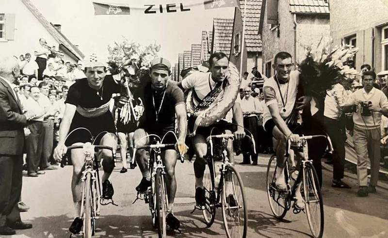 Siegerehrung beim Deutsche-Meisterschafts-Radrennen in Bellheim. 