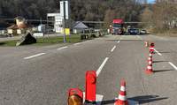 Anwohner und Verkehrsteilnehmer bedankten sich am heutigen Freitag bei den Polizeibeamten für die intensiven Kontrollen des Lkw-Transitverbotes auf der B 10 aufgrund der Tunnelsperrungen bei Annweiler. 