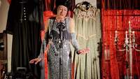 Elke Jäger in Concert. Im Glitzerkleid am Sonntagabend in der Alten Werkstatt in BZA. Foto. rw.