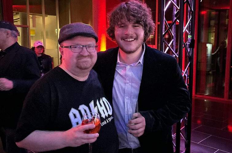 Elias Zobeley (rehts) und Kai-Olaf Stehrenberg von Voice of Germany kommen nach Hauenstein.