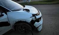 Vorfahrt von Kreiselfahrer missachtet. Gekracht. Im Kreisel hat man immer Vorfahrt. Passiert in Edenkoben. 
