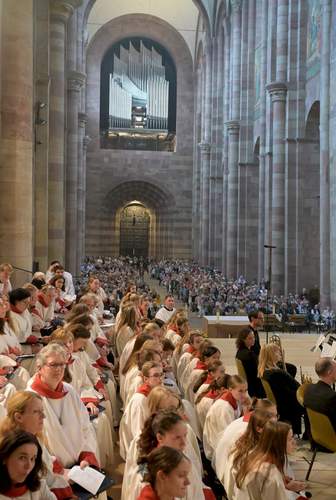 Gottesdienst im voll besetzten Dom am gestrigen Sonntag. Foto. Klaus Landry.