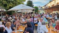 Sehr gut besucht. Die Eröffnung des FKB-Festes am Schloss in BZA. Foto. rw. 