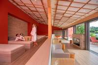 Die Kamin-Lounge der Südpfalz-Therme in BZA. Foto. Therme. Pressefrei. 