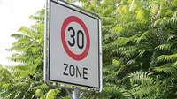 Tempo 30. Einhalten. Ansonsten wird es teuer. Am gestrigen Montag und am heutigen Dienstag wurde wieder kontrolliert. 