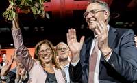 SPD-Fraktionsvorsitzende im Landtag in MZ, Sabine Bätzing-Lichtenthäler, hier mit MP Alexander Schweitzer, wird am kommenden Montag in dessen Heimatort BZA die Kandidaten für den Bundestagswahlkreis 210 (Yildiz Härtel) und SÜW-Landratskandidatin Anne Bendel an Infoständen unterstützen. Foto. SPD. Frei. 