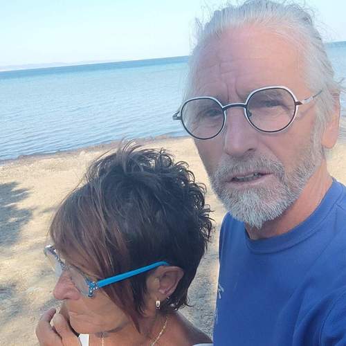 Wo ein Wille ist, ist auch ein Ziel. Birgit und Albert Getto haben es über den Umweg Griechenland dann doch in die Türkei geschafft und blicken auf die Meerenge Bosporus südlich von Istanbul. Foto. Getto.