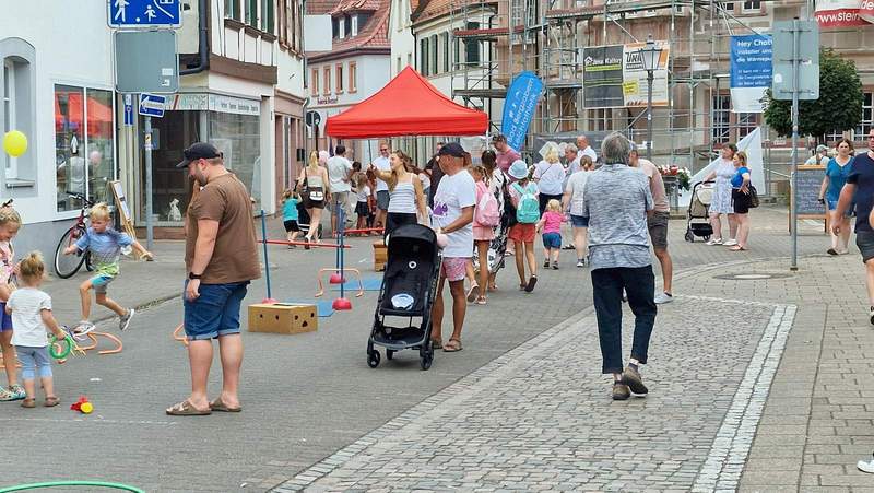 Die Leichtathleten des Turnvereins in der Königstraße. Foto. rw. 