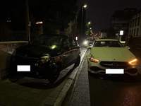 Auf gerader Strecke gegen geparktes Auto gekracht. Angeblich will der Fahrer eingeschlafen sein. Passiert in NW am gestrigen Freitagabend.