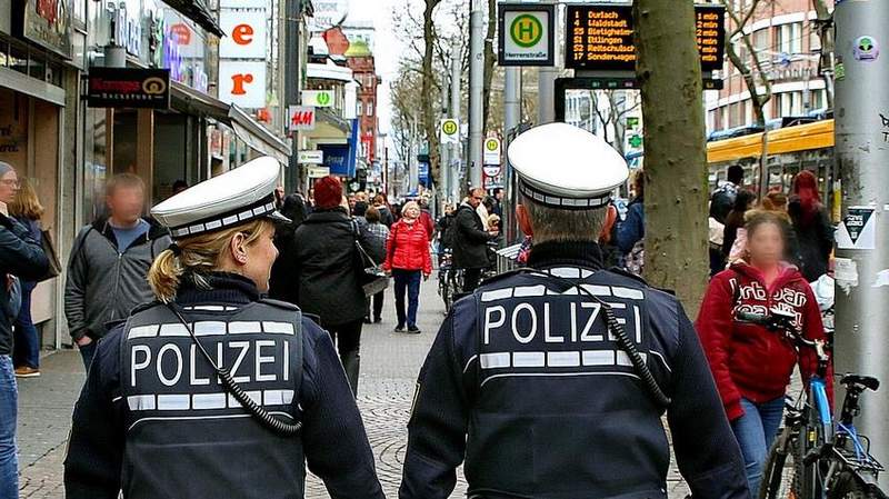 Die Polizei und der Ordnungsdienst werden das Verbot der Straßenprostitution in KA überwachen. Das Verbot tritt am 21. März in Kraft. Symbolfoto. Stadt KA. Roland Fränkle. Frei.