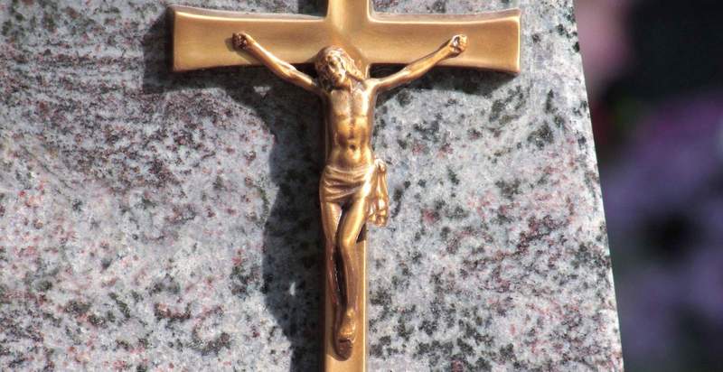 Bronze-Figuren wurden von ein Grab auf dem Venninger Friedhof gestohlen. 