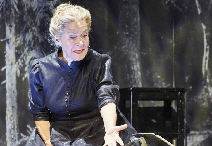 Frau Gauleiter. Zu Gast im Chawwerusch-Theater in Herxheim.