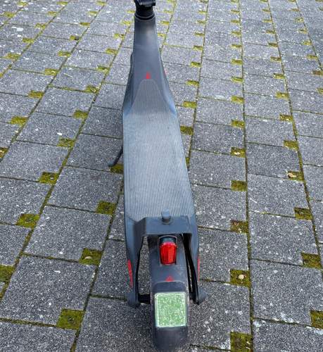 Bei der Kontrolle eines E-Scooter-Fahrers in NW am heutigen Sonntagnachmittag lautet die Bilanz 8 (!) Strafverfahren.