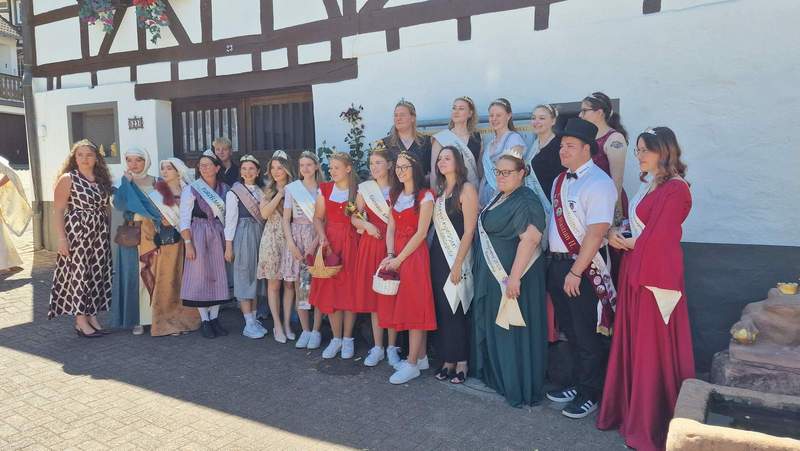 Rund 20 Hoheiten sind nach Dörrenbach gekommen. Diese Dichte hat mittlerweile Tradtion. Foto. rw. 