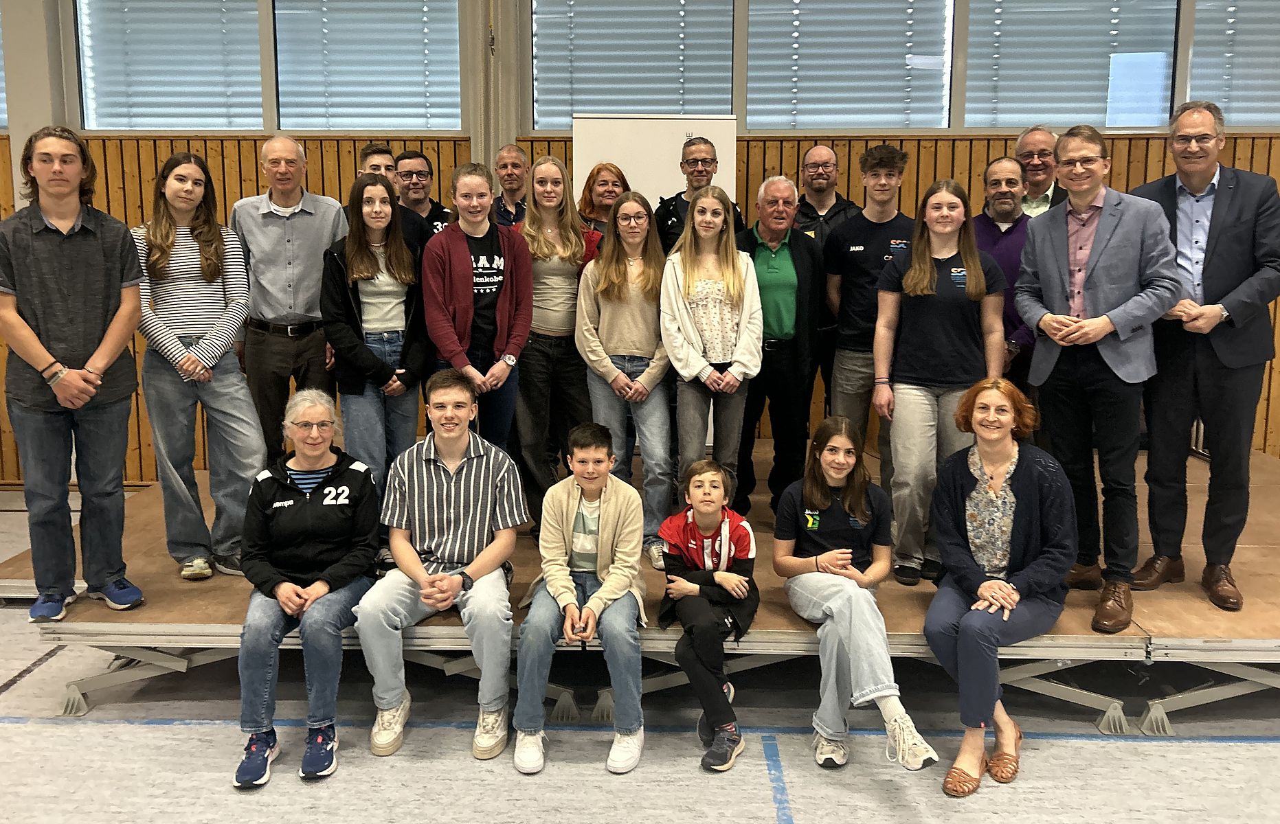 Unser Foto zeigt die im vergangenen Jahr ausgezeichneten Sportler. Archivfoto. VG Edenkoben. Frei.