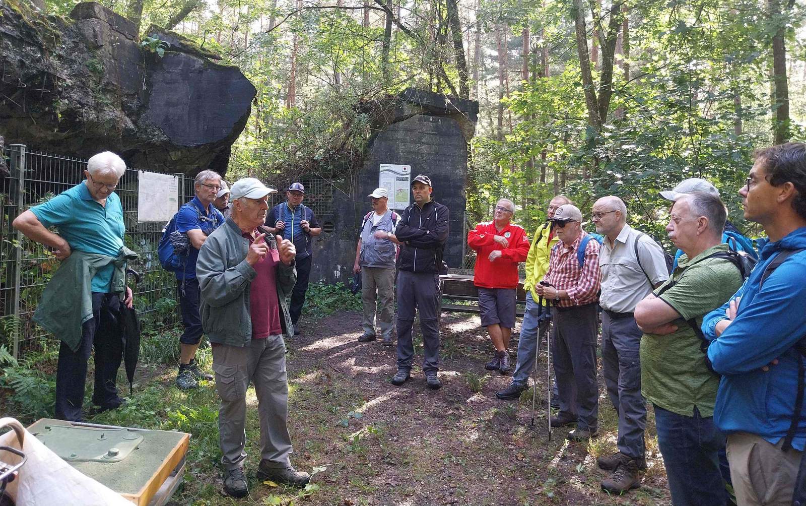 Die Bienwald-Wegepaten haben sich getroffen. Sie kümmern sich um 220 Kilometer Wanderwege. Foto. KV. GER. Pressefrei. 