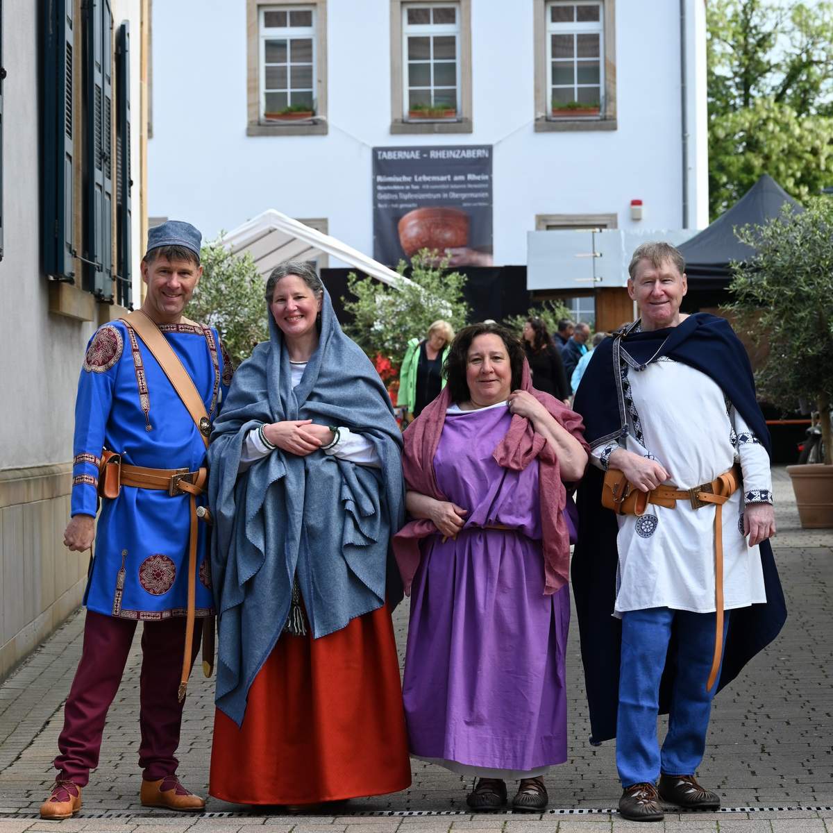 Freuen sich auf die Gäste beim Museumsfest in Rheinzabern am 3. Mai. Die Laiendarsteller vom Museumsverein. 