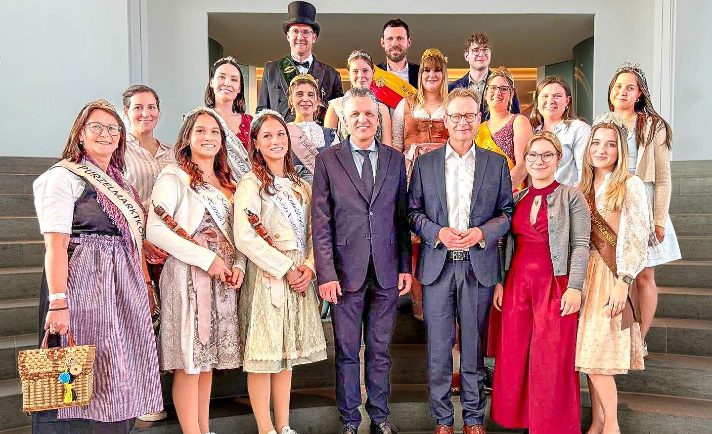 Südpfälzer Hoheiten im Berliner Kanzleramt. Mit MdB Thomas Gebhart und Kanzleramts-Minister Thorsten Frei. 